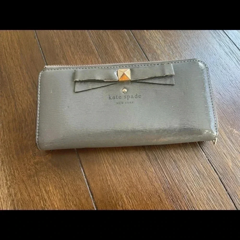 Kate Spade bow wallet